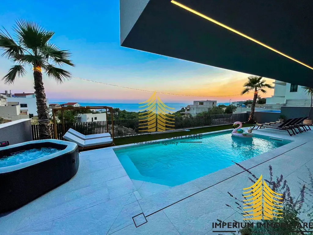 Kuća na prodaju – Makarska, 400 m², 8-sobni