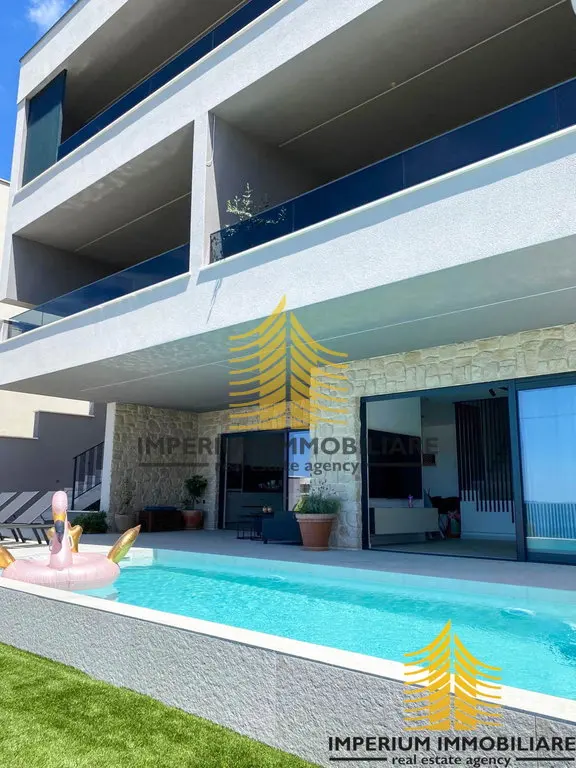 Kuća na prodaju – Makarska, 400 m², 8-sobni – fotografija 3