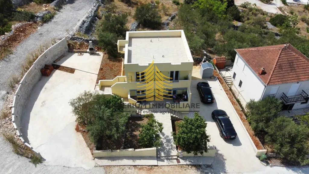 Kuća na prodaju – Marina, 100 m², 8-sobni