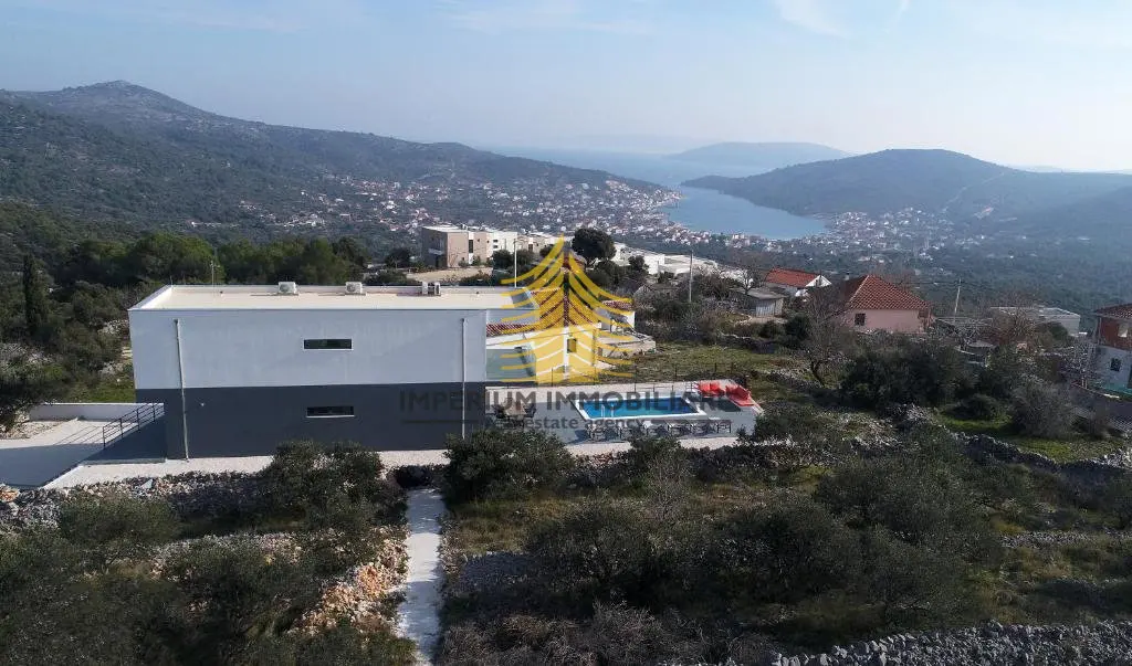 Kuća na prodaju – Vinišće, Marina, 180 m², 5-sobni – fotografija 4