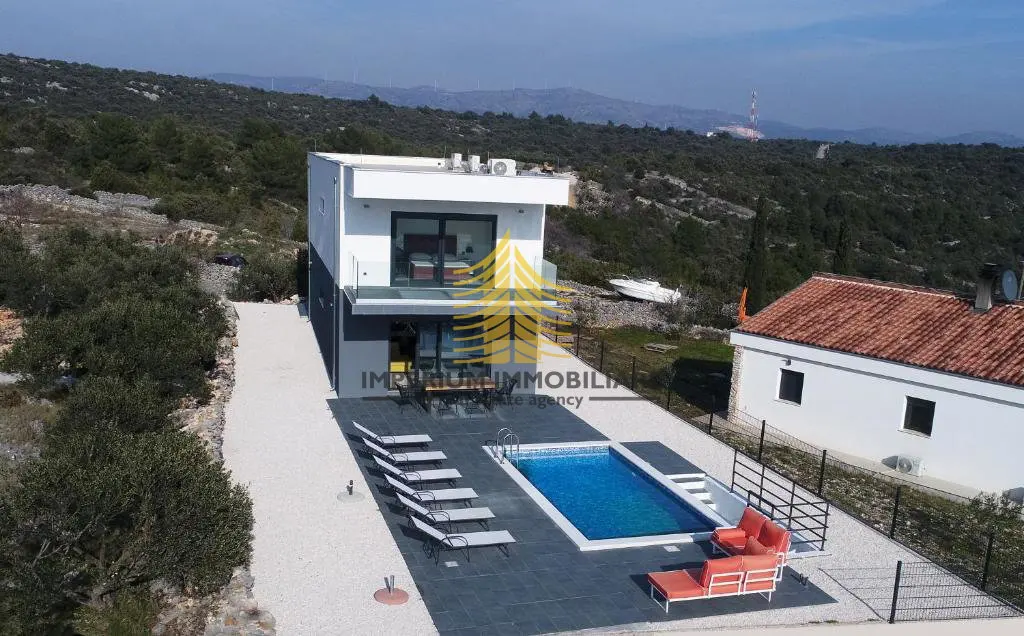 Kuća na prodaju – Vinišće, Marina, 180 m², 5-sobni