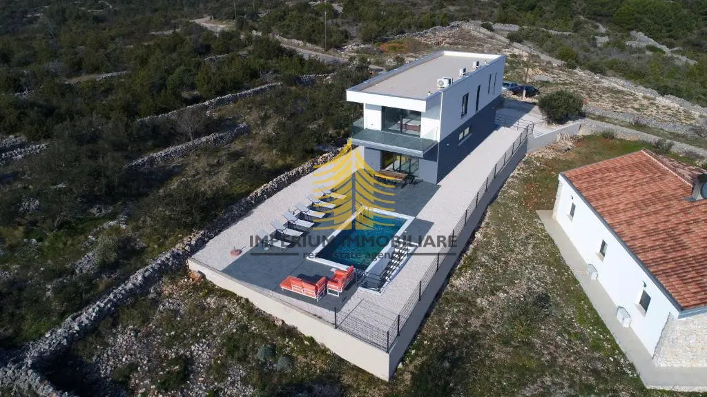 Kuća na prodaju – Vinišće, Marina, 180 m², 5-sobni – fotografija 2