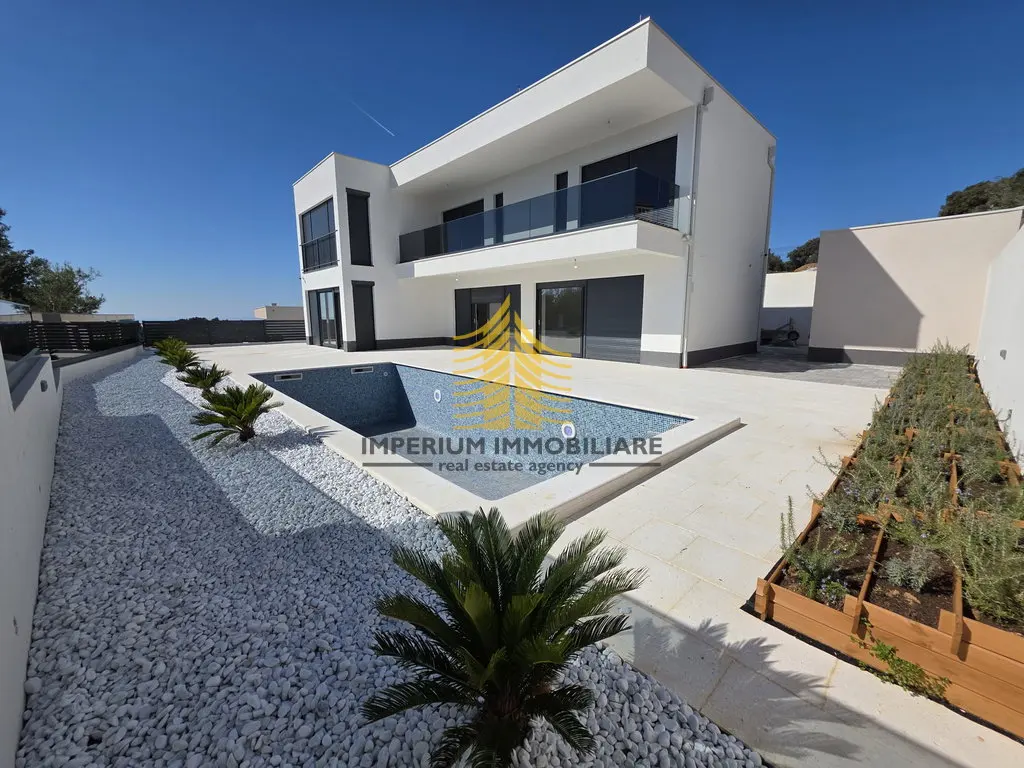 Kuća na prodaju – Vinišće, Marina, 208 m², 4-sobni – fotografija 2