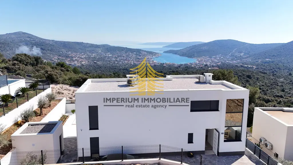 Kuća na prodaju – Vinišće, Marina, 208 m², 4-sobni – fotografija 4