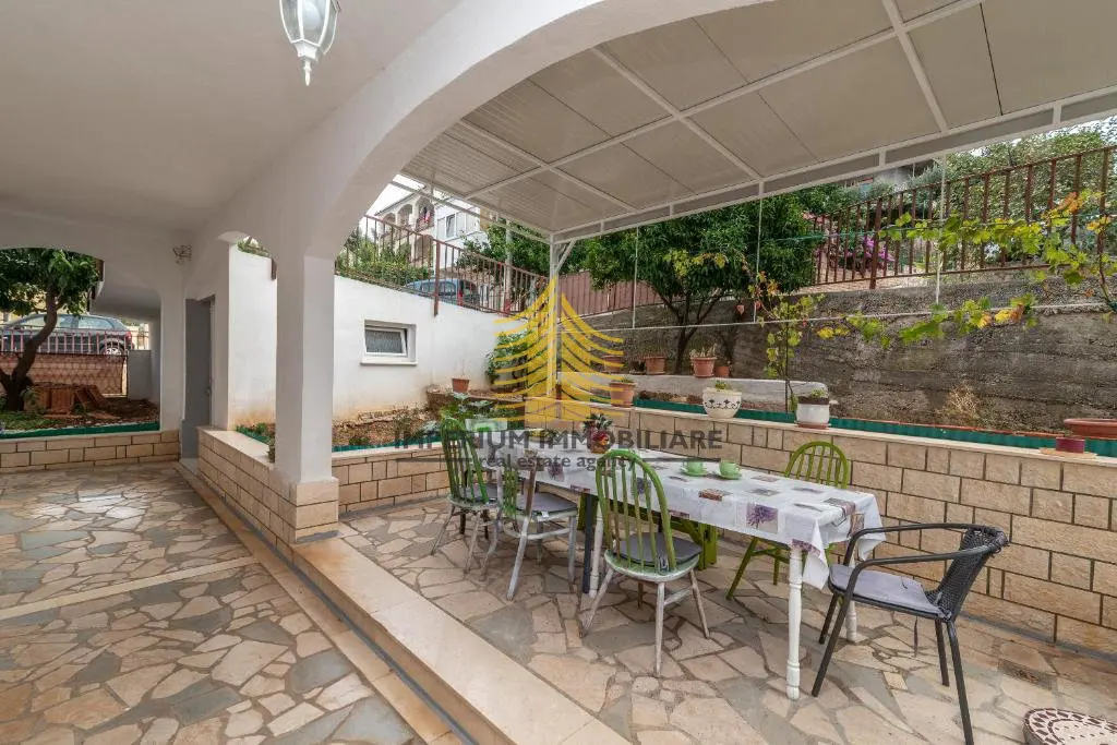 Kuća na prodaju – Trogir, Mastrinka, 489 m², 4-sobni