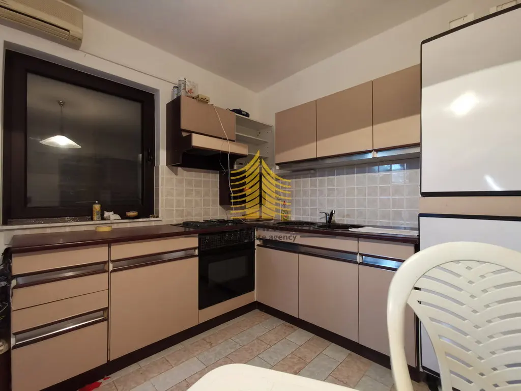 Kuća na prodaju – Milna, 130 m², 7-sobni – fotografija 2