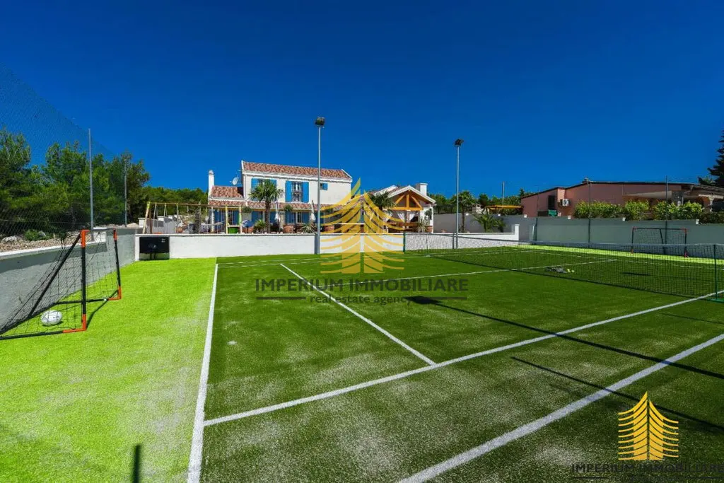 Kuća na prodaju – Novigrad, 180 m², 4-sobni – fotografija 4