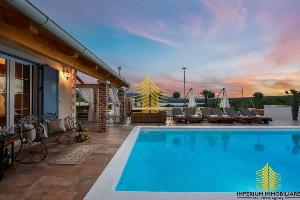 Kuća na prodaju – Novigrad, 180 m², 4-sobni – fotografija 2