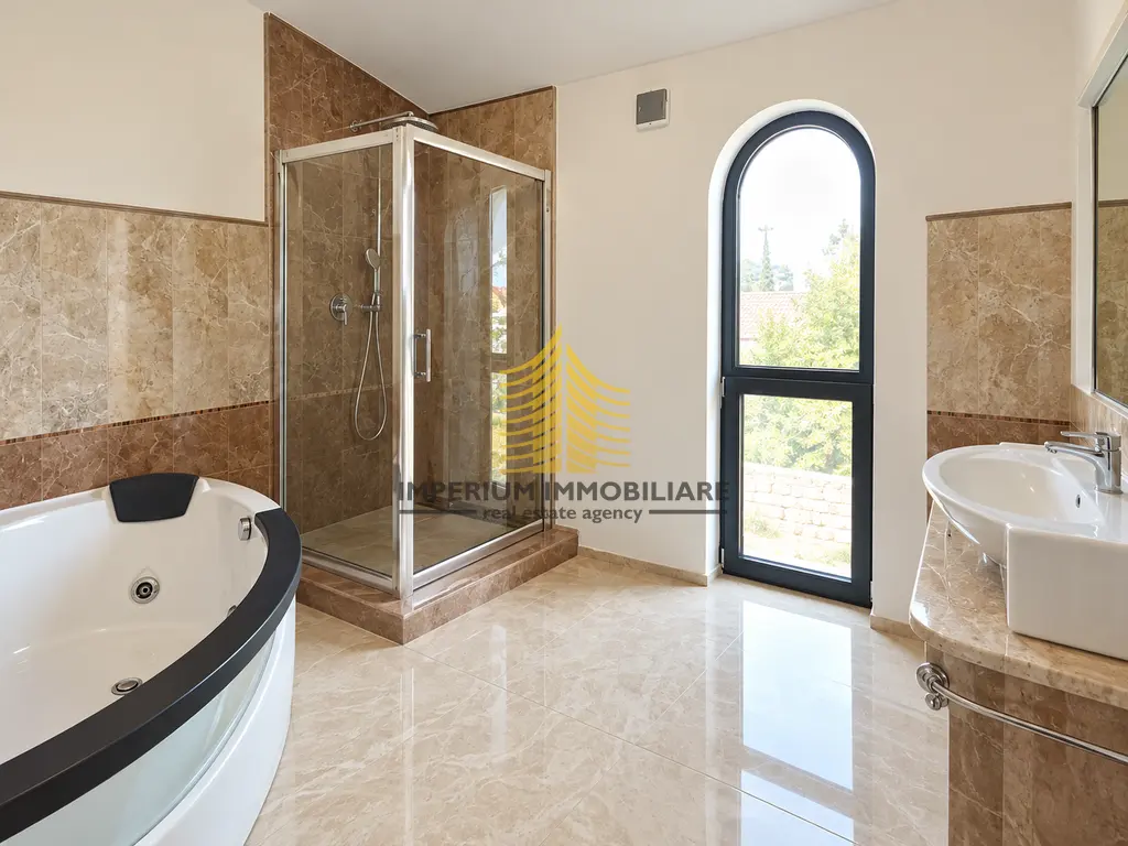Kuća na prodaju – Novigrad, 223 m², 5-sobni – fotografija 5
