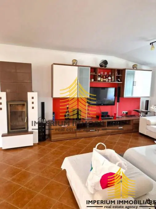 Kuća na prodaju – Obrovac, 291 m², 7-sobni – fotografija 3