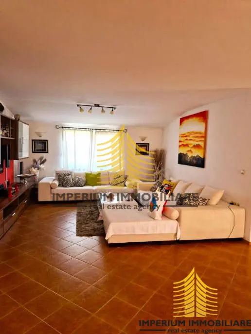 Kuća na prodaju – Obrovac, 291 m², 7-sobni – fotografija 4