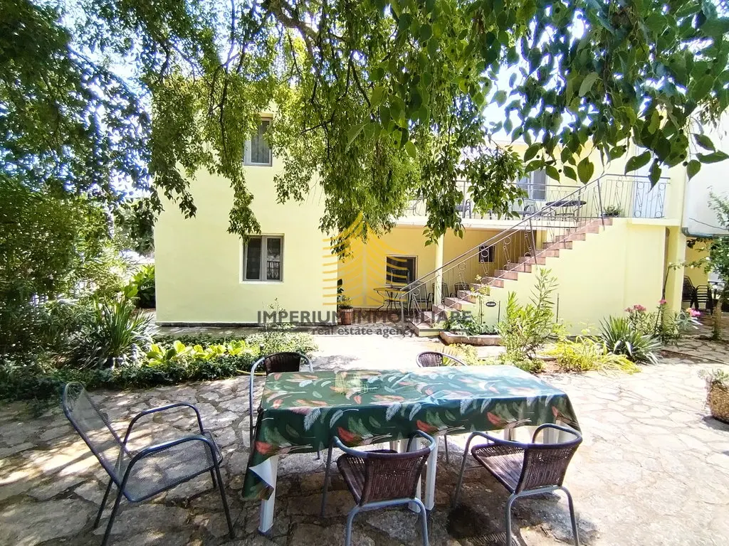 Kuća na prodaju – Karin, Obrovac, 250 m², 5-sobni