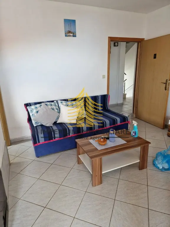 Kuća na prodaju – Okrug, 350 m², 19-sobni – fotografija 2
