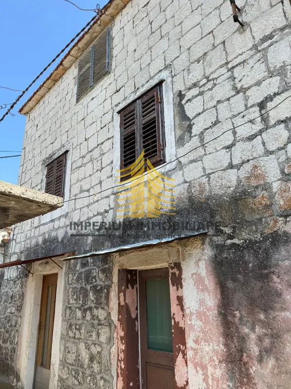 Kuća na prodaju – Okrug Gornji, Okrug, 110 m², 5-sobni