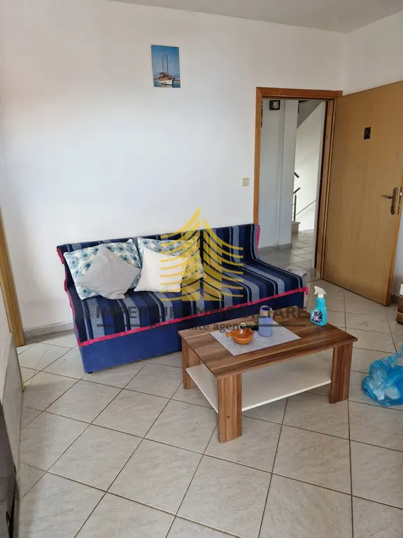 Kuća na prodaju – Okrug Gornji, Okrug, 306 m², 12-sobni – fotografija 2