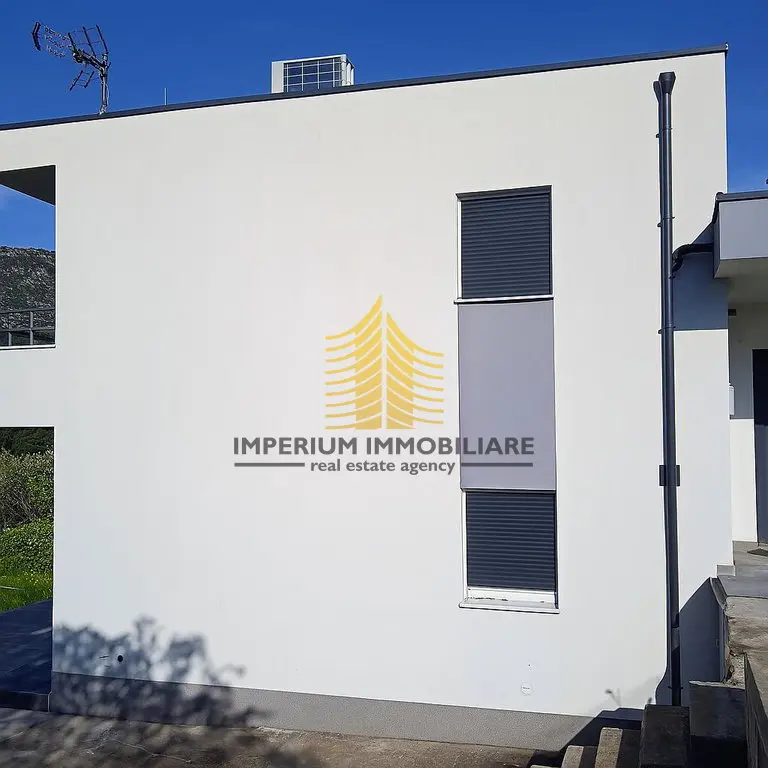 Kuća na prodaju – Omiš, 173,19 m², 4-sobni – fotografija 3