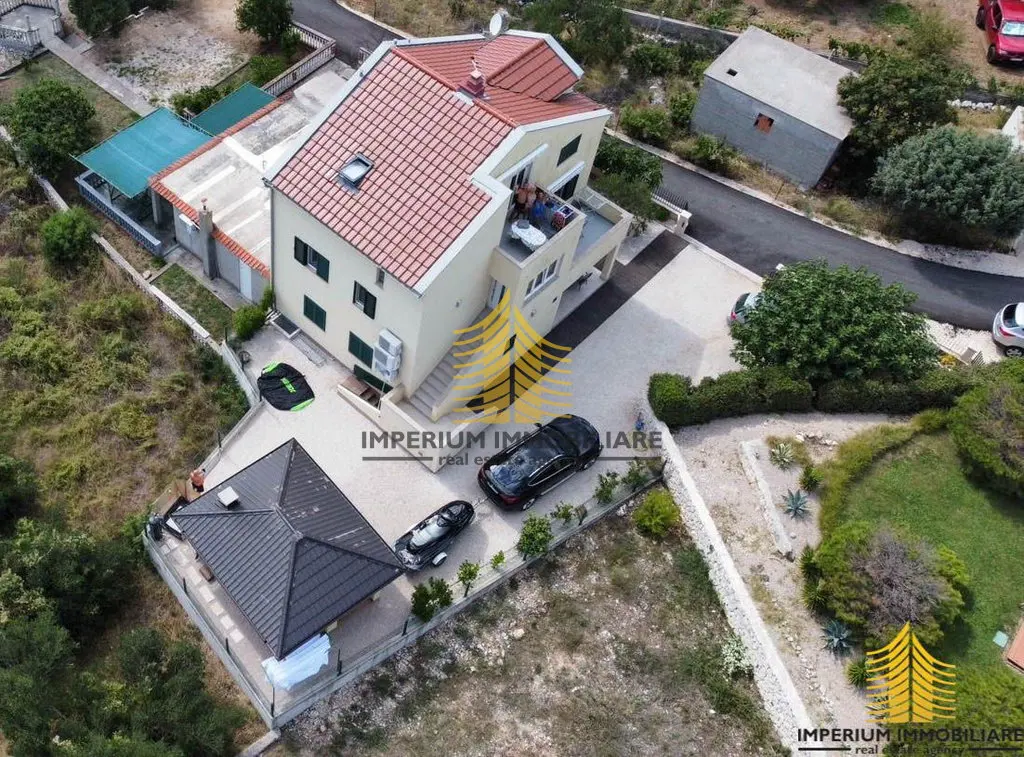 Kuća na prodaju – Pakoštane, 285 m², 5-sobni
