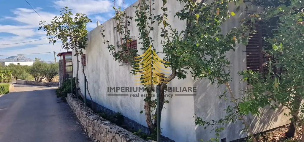 Kuća na prodaju – Plano, 210 m², 4-sobni