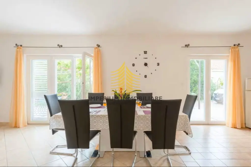 Kuća na prodaju – Podstrana, 150 m², 8-sobni – fotografija 4