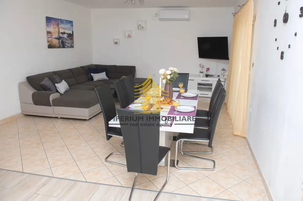 Kuća na prodaju – Podstrana, 150 m², 8-sobni – fotografija 5
