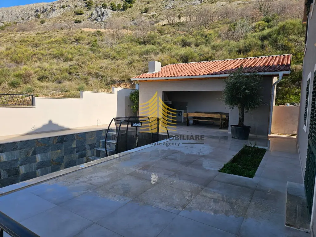 Kuća na prodaju – Podstrana, 200 m², 5-sobni – fotografija 6