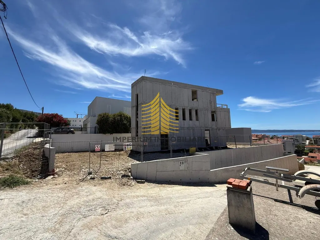 Kuća na prodaju – Podstrana, 218 m², 6-sobni – fotografija 5