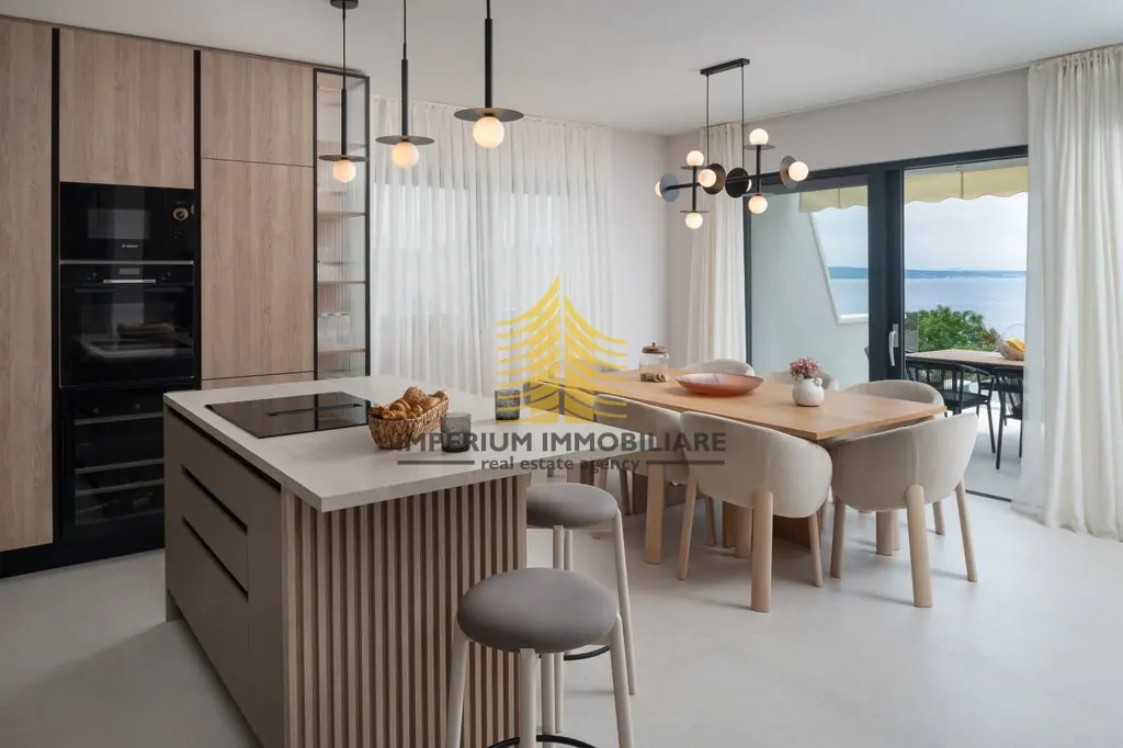 Kuća na prodaju – Podstrana, 244 m², 7-sobni – fotografija 2