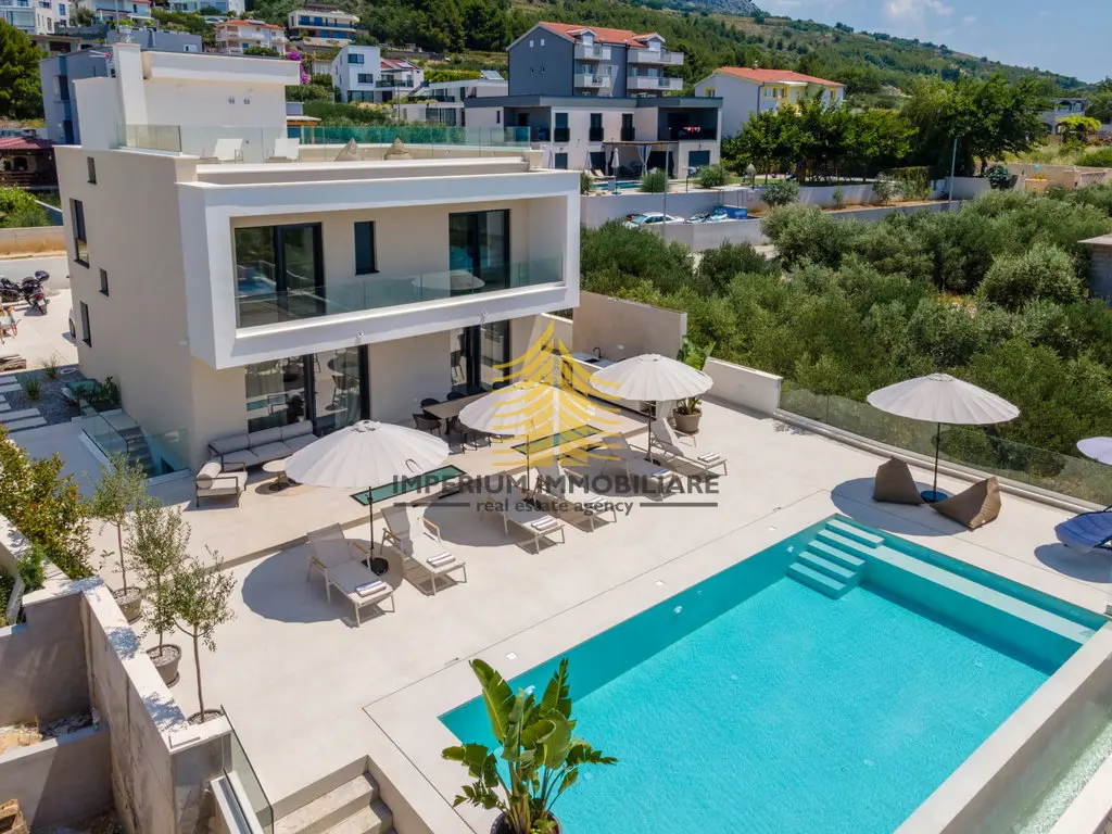 Kuća na prodaju – Podstrana, 300 m², 5-sobni – fotografija 2