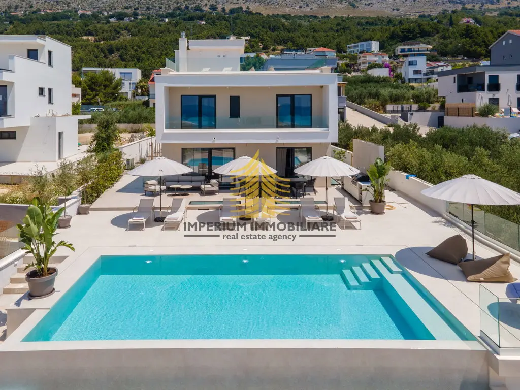 Kuća na prodaju – Podstrana, 300 m², 5-sobni – fotografija 3