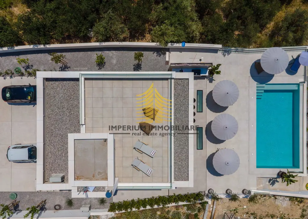 Kuća na prodaju – Podstrana, 300 m², 5-sobni – fotografija 5