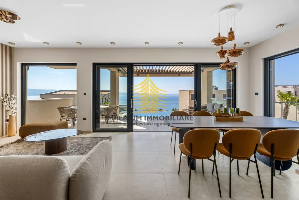 Kuća na prodaju – Podstrana, 300 m², 6-sobni