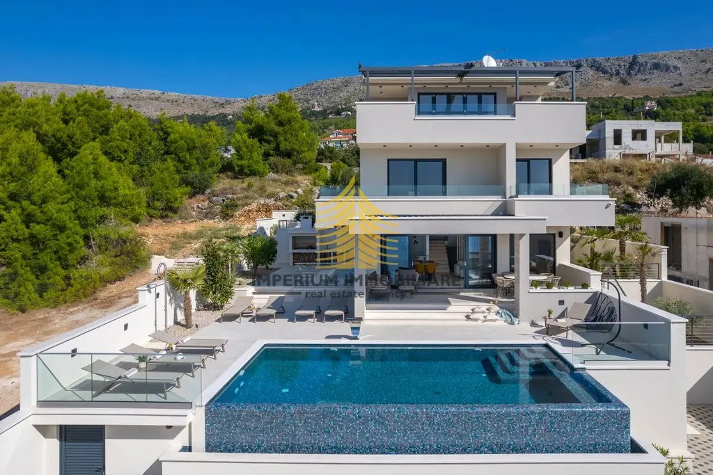 Kuća na prodaju – Podstrana, 300 m², 6-sobni – fotografija 2