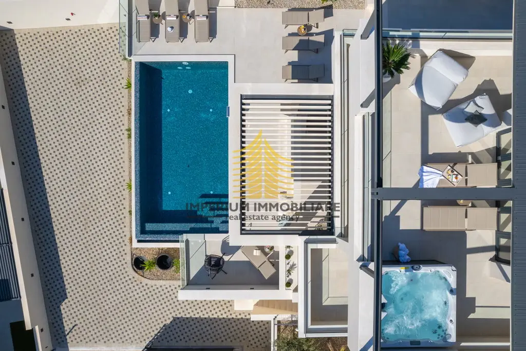 Kuća na prodaju – Podstrana, 300 m², 6-sobni – fotografija 4