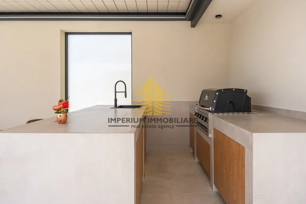 Kuća na prodaju – Podstrana, 300 m², 7-sobni – fotografija 6