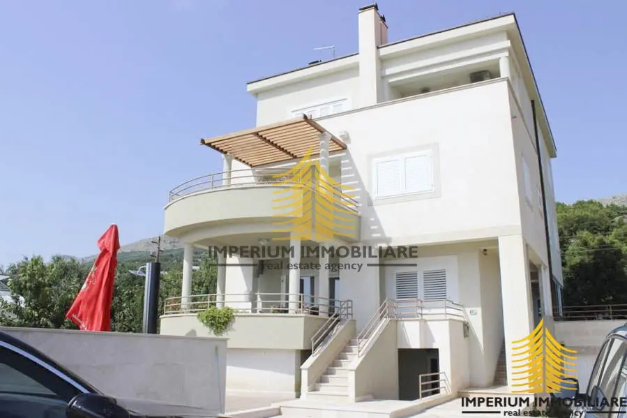 Kuća na prodaju – Podstrana, 500 m², 10-sobni – fotografija 2