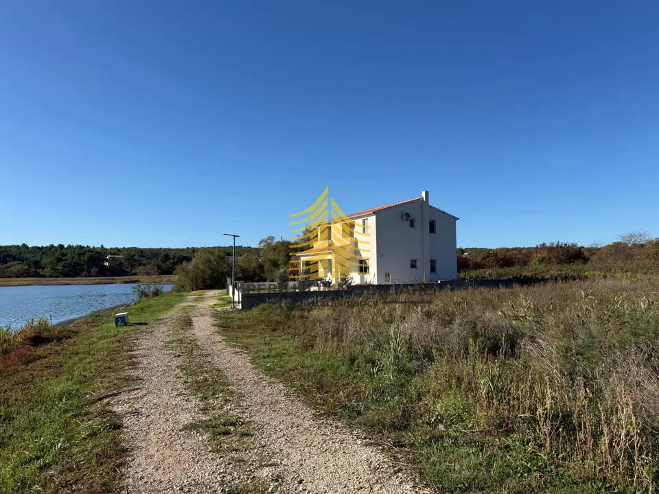 Kuća na prodaju – Posedarje, 190 m², 4-sobni