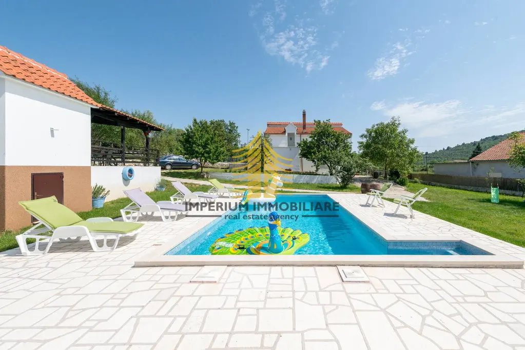 Kuća na prodaju – Prgomet, 240 m², 4-sobni