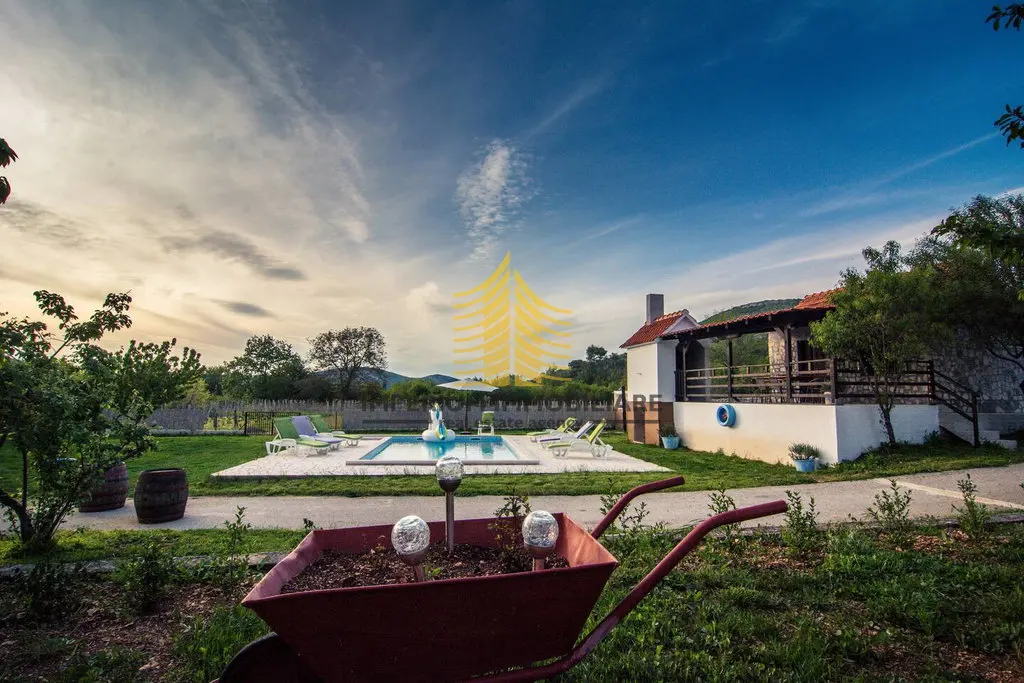 Kuća na prodaju – Prgomet, 240 m², 4-sobni – fotografija 3