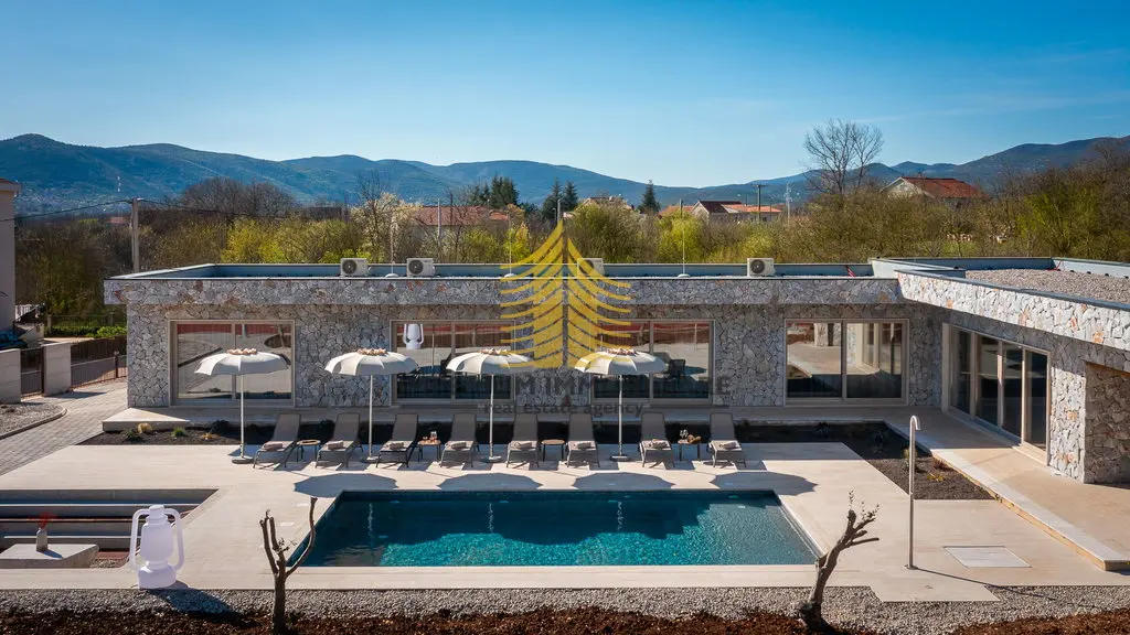 Kuća na prodaju – Dicmo, Prisoje, 240 m², 4-sobni – fotografija 5
