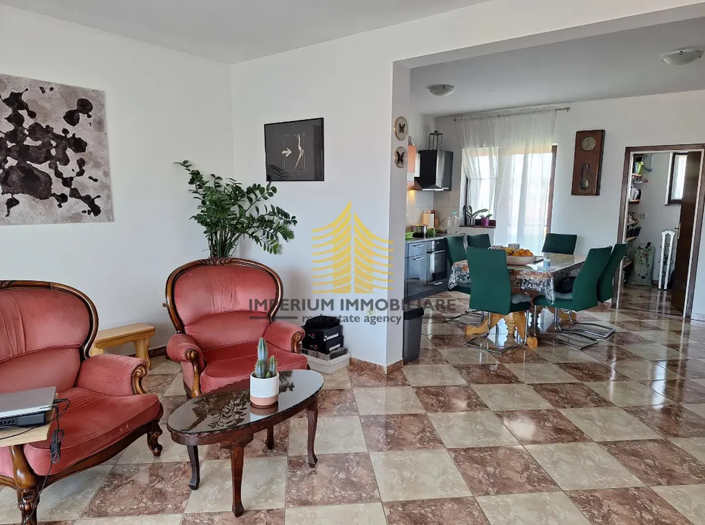 Kuća na prodaju – Valmade, Pula, 556 m², 4-sobni – fotografija 2