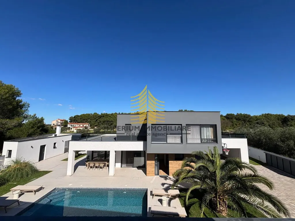 Kuća na prodaju – Valmade, Pula, 733 m², 4-sobni – fotografija 4