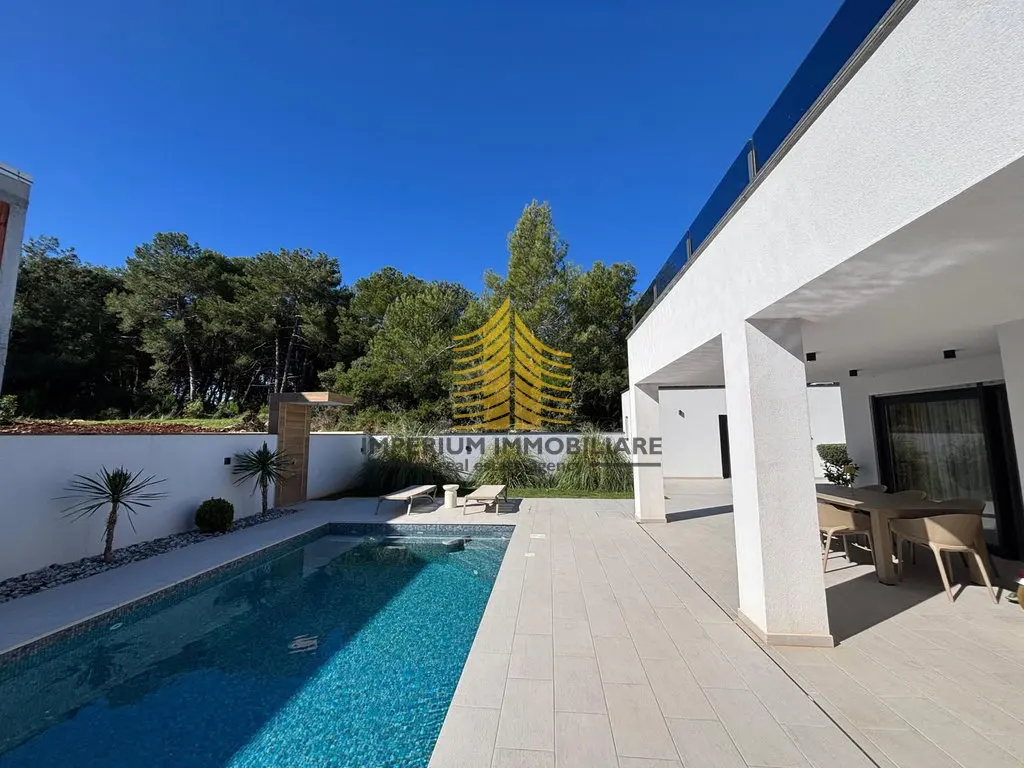Kuća na prodaju – Valmade, Pula, 733 m², 4-sobni – fotografija 3