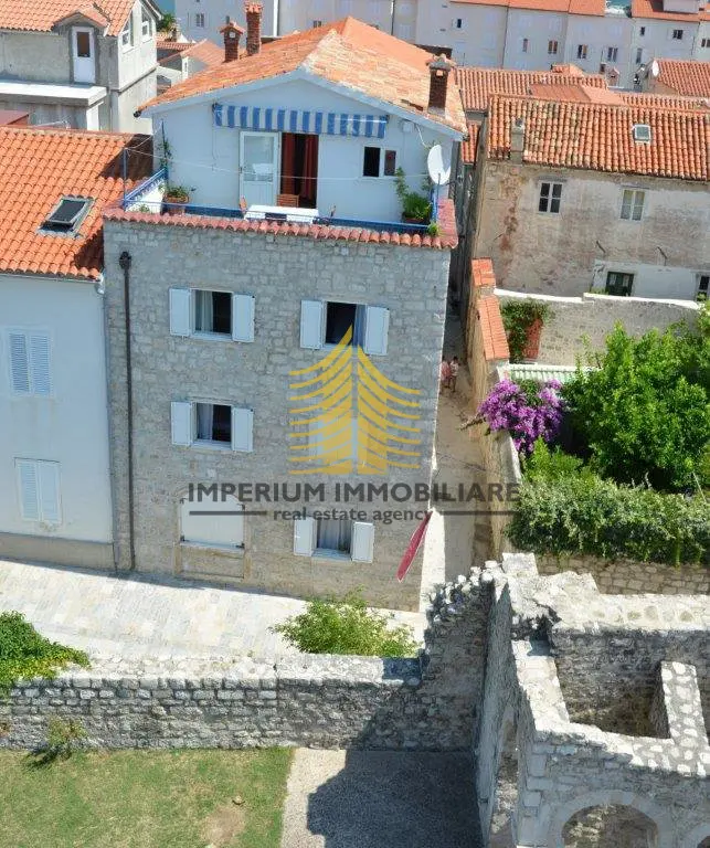 Kuća na prodaju – Rab, 240 m², 4-sobni – fotografija 3