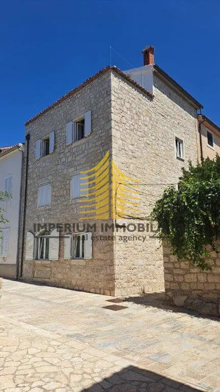 Kuća na prodaju – Rab, 240 m², 4-sobni – fotografija 4