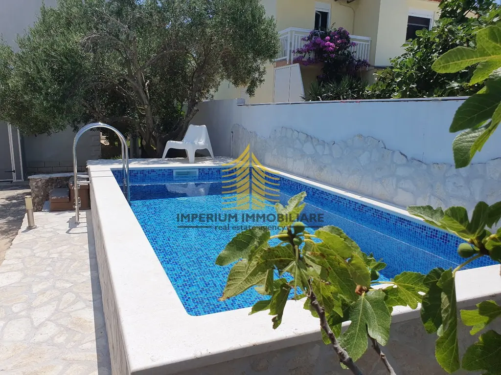 Kuća na prodaju – Rogoznica, 200 m², 5-sobni – fotografija 5