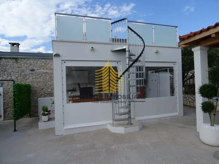 Kuća na prodaju – Rogoznica, 200 m², 5-sobni – fotografija 2