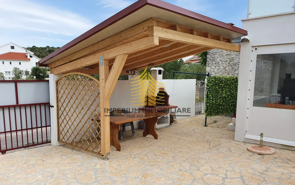 Kuća na prodaju – Rogoznica, 200 m², 5-sobni – fotografija 3
