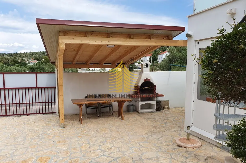Kuća na prodaju – Rogoznica, 200 m², 5-sobni – fotografija 4