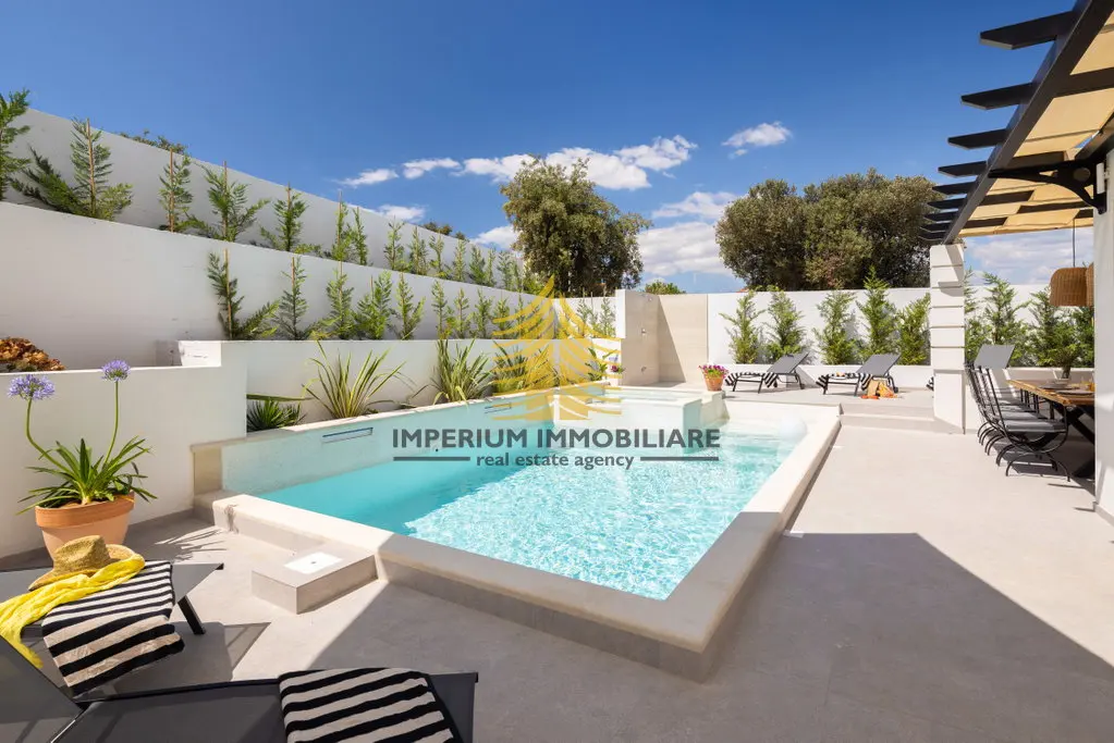 Kuća na prodaju – Rogoznica, 407,32 m², 20-sobni – fotografija 4