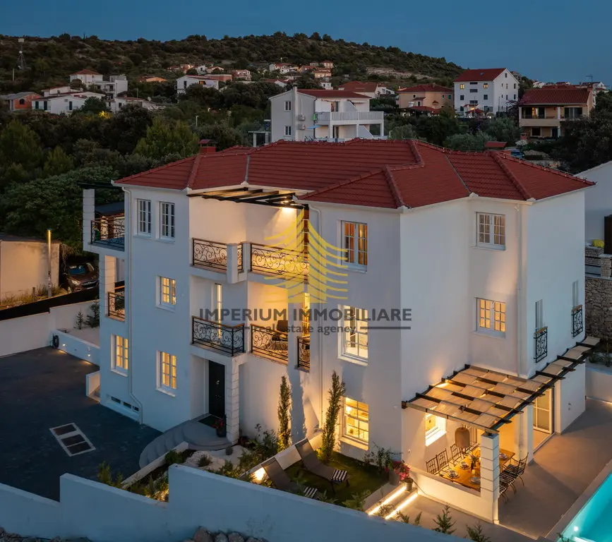 Kuća na prodaju – Rogoznica, 407,32 m², 20-sobni – fotografija 2